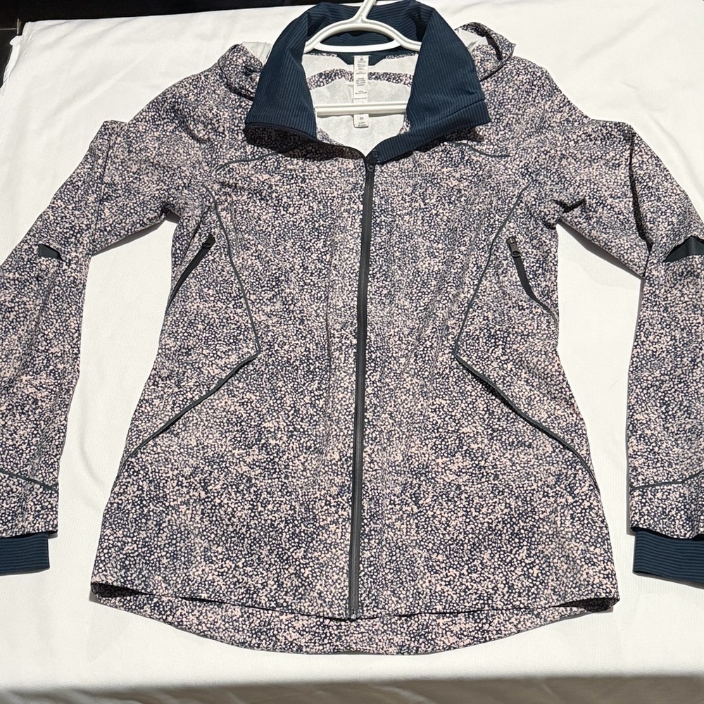 Like new!  Lululemon long-length athletic/track jacket Size 6